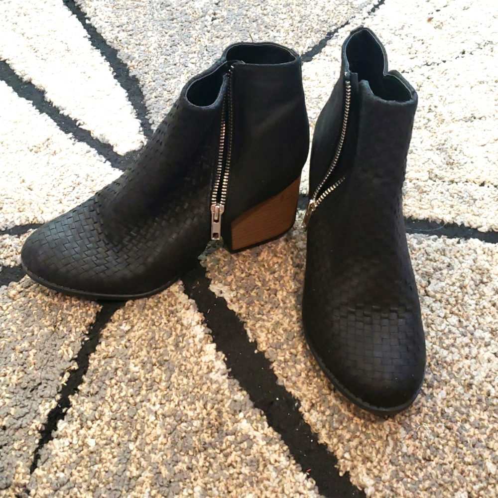 Maurices black ankle booties